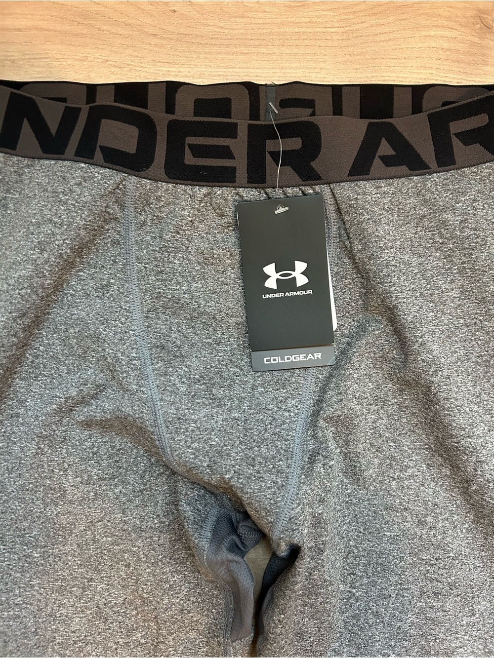 NWT ! Under Armour Kids' Charcoal Gray Compression Leggings with Black Waistband - Picture 3 of 4